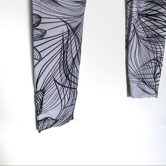 Beyond Yoga Flip Lotus Reversible Legging - Picture 9 of 11
